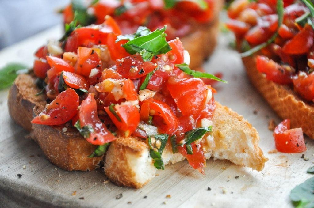 Tomato and Basil Bruschetta (No Garlic)