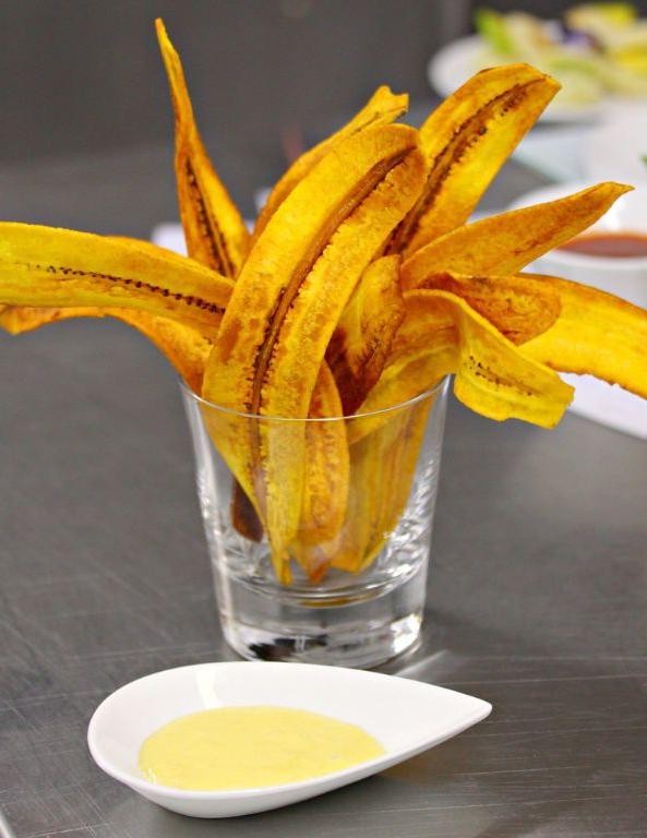 Tostones con Salsa de Ajo