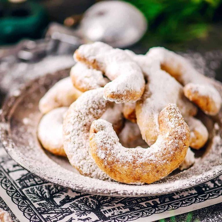 Vanillekipferl (Vanilla Crescent Cookies)