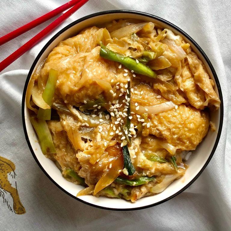 Vegetarian Oyakodon with Tofu and Mushrooms