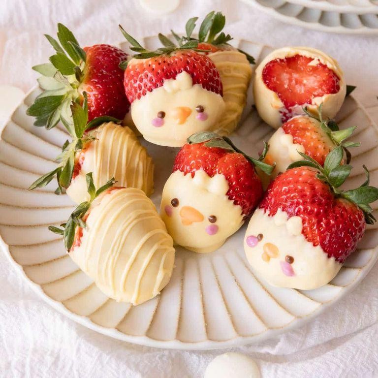 White Chocolate Strawberries with Crushed Wafer Cookies